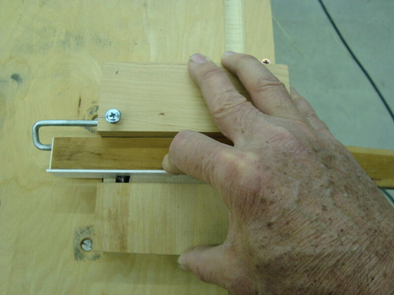 Piano key top notching with router jig