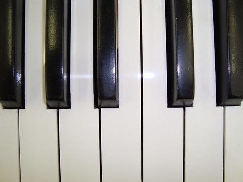 A jig for notching piano keytops